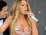Mariah Carey sexy performs on the concert