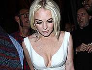 Lindsay Lohan legs, cleavage & upskirt shots