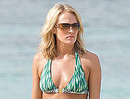 Carrie Underwood cameltoe and cleavage shots Carrie Underwood cameltoe and cleavage shots