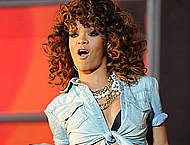 Rihanna shows her legs at V Festival stage Rihanna shows her legs at V Festival stage