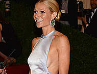 Gwyneth Paltrow legs and side of boob candids Gwyneth Paltrow legs and side of boob candids